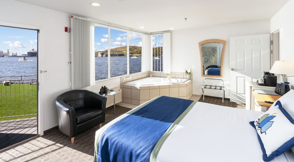 Junior Suite, 1 King Bed, Bay View | Premium bedding, soundproofing, iron/ironing board, free WiFi