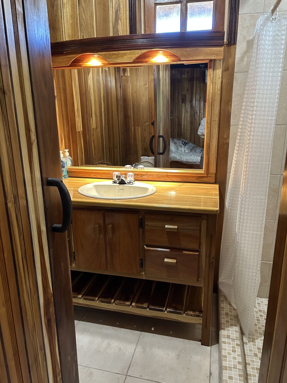 Family Single Room | Bathroom | Shower, rainfall showerhead, designer toiletries, hair dryer