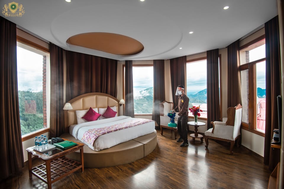 Family Room | Egyptian cotton sheets, premium bedding, free WiFi