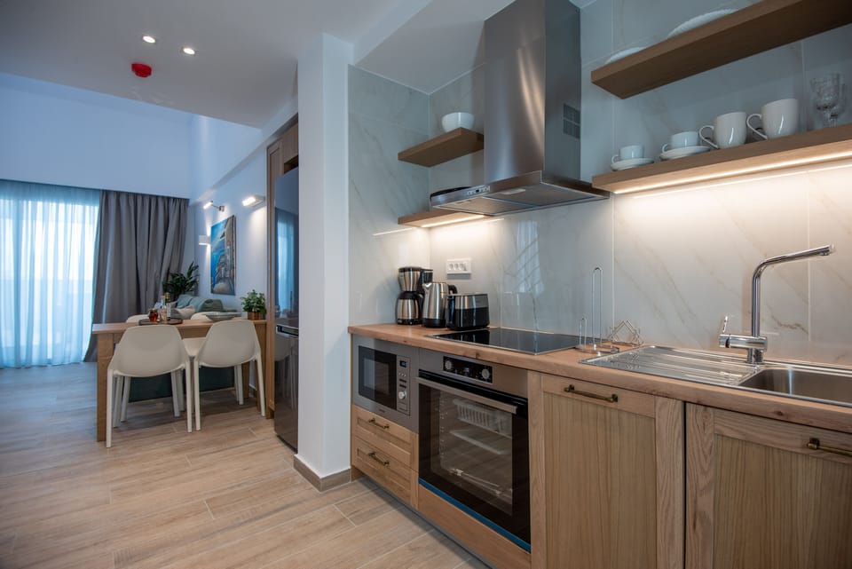 Exclusive Apartment | Private kitchen | Full-size fridge, microwave, oven, stovetop
