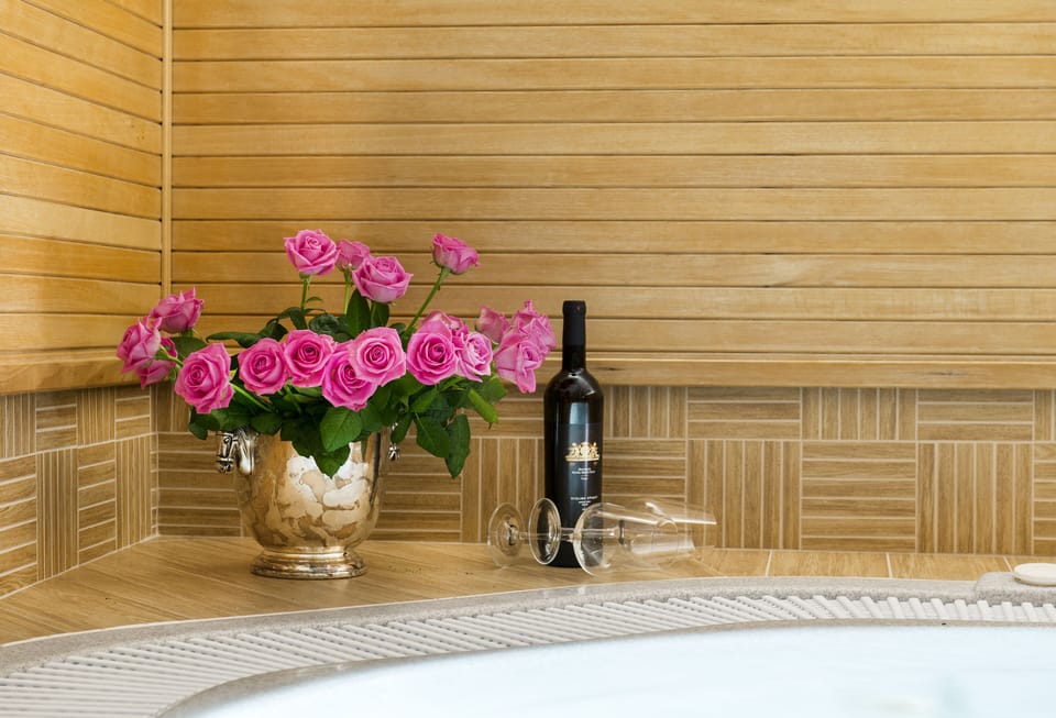Sauna, hot tub