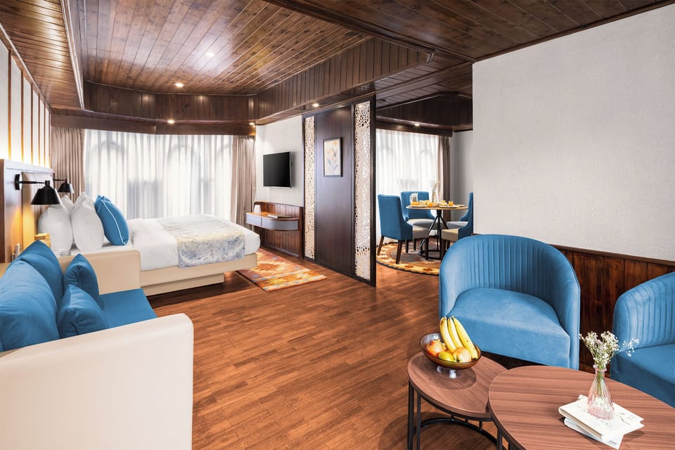 Luxury Room | Iron/ironing board, free WiFi, bed sheets