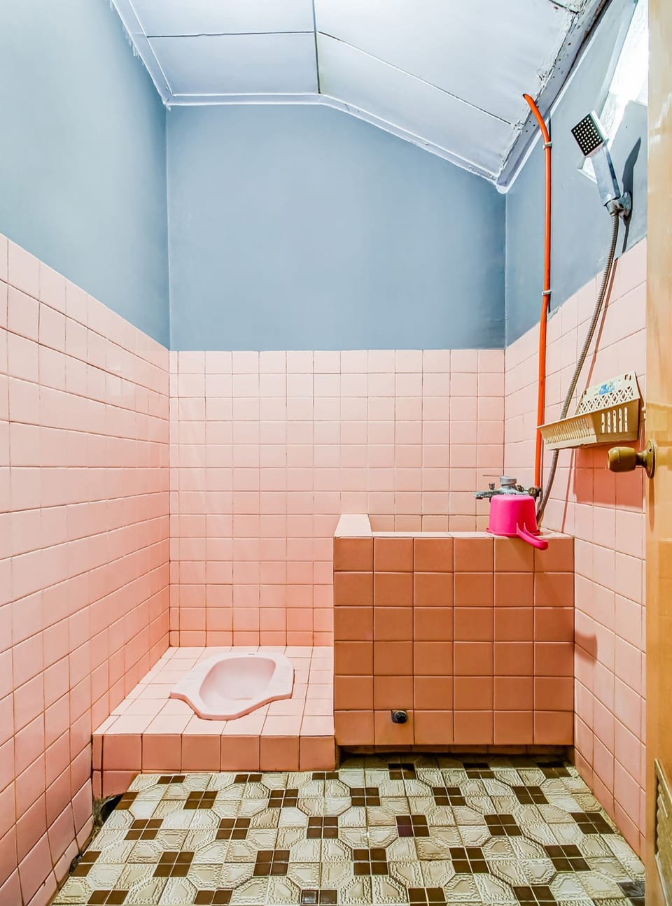 Deluxe Double Room | Bathroom | Shower, free toiletries, towels