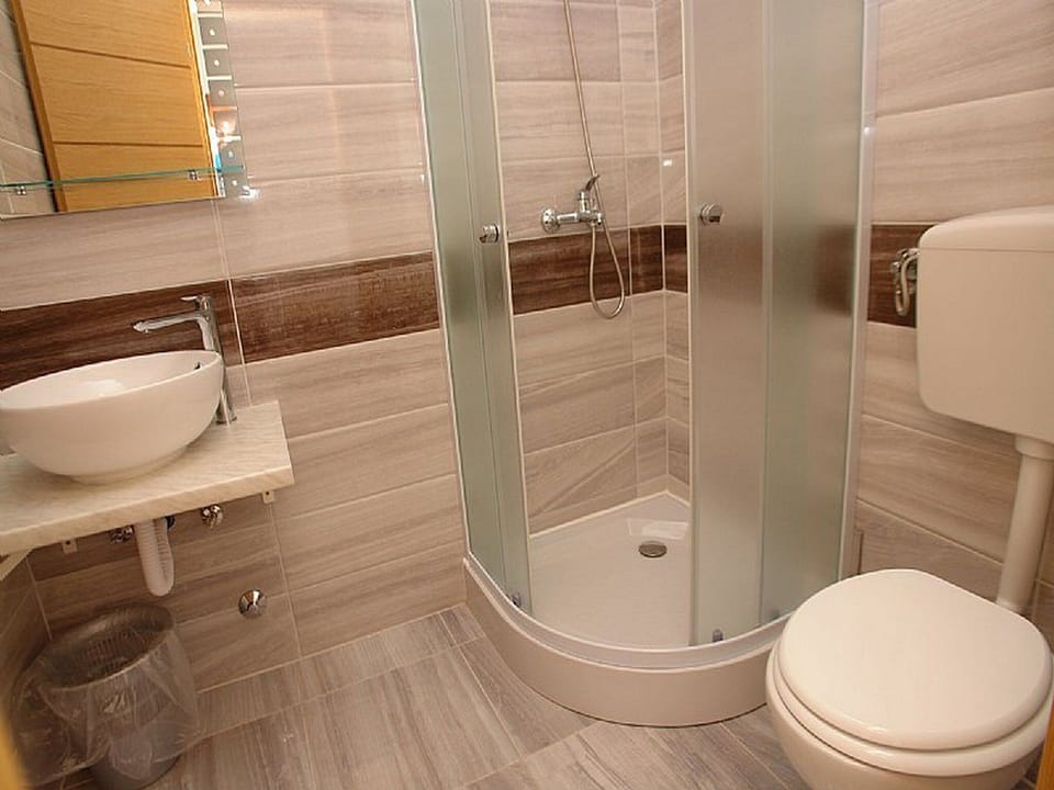Shower, towels