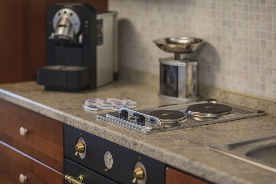Comfort Room, Kitchen | Private kitchen | Electric kettle