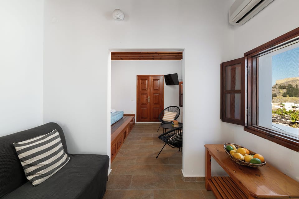 Traditional Suite with Terrace and Sea View | Living area | TV