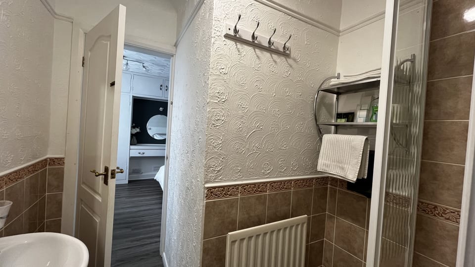 Single Room (Northwest) | Bathroom