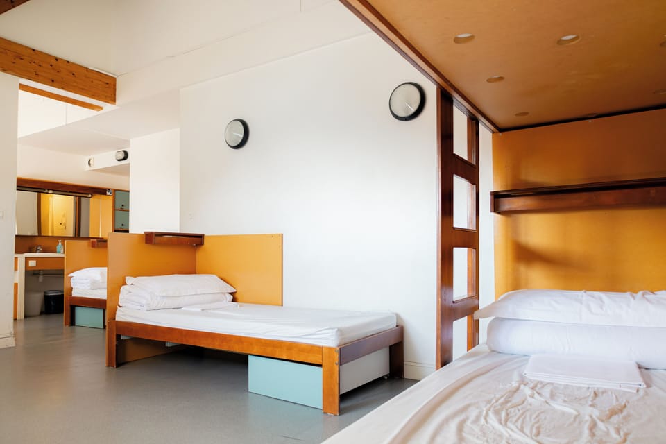 Room for 8 People with Ensuite Shower - Shared Toilets - Sea View | Bed sheets