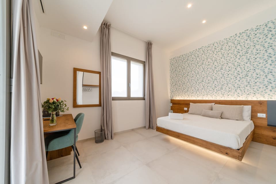 Deluxe Room | Desk, laptop workspace, soundproofing, WiFi (free)