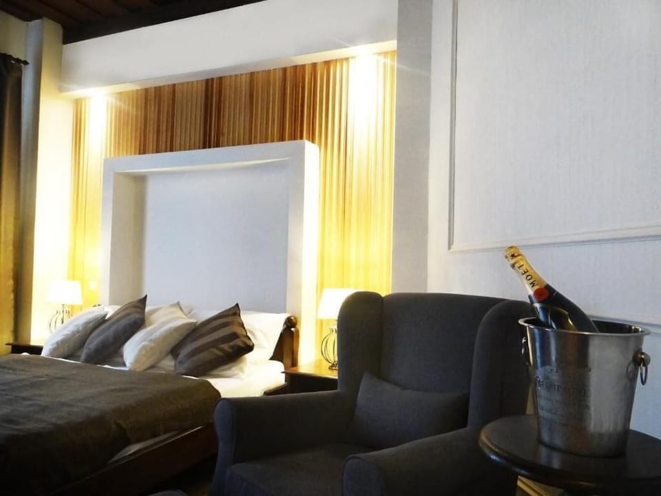 Superior Double Room, 1 Queen Bed, Private Bathroom | Minibar, in-room safe, desk, free WiFi