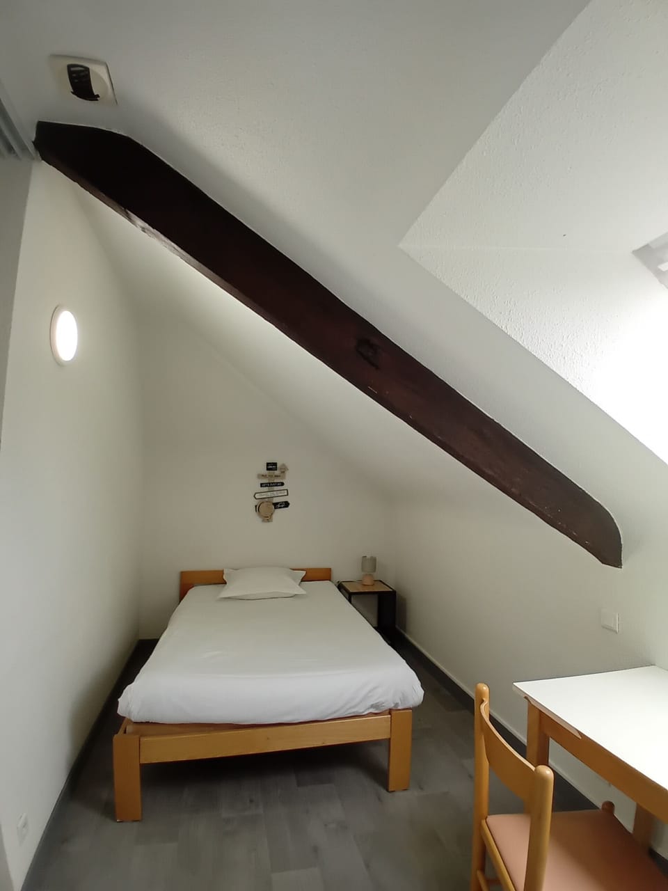 Single Room with Shared Bathroom | Bed sheets