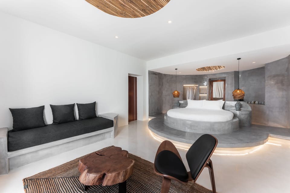 Deluxe Suite with Outdoor Hot Tub & Sea View | Soundproofing, free WiFi, bed sheets