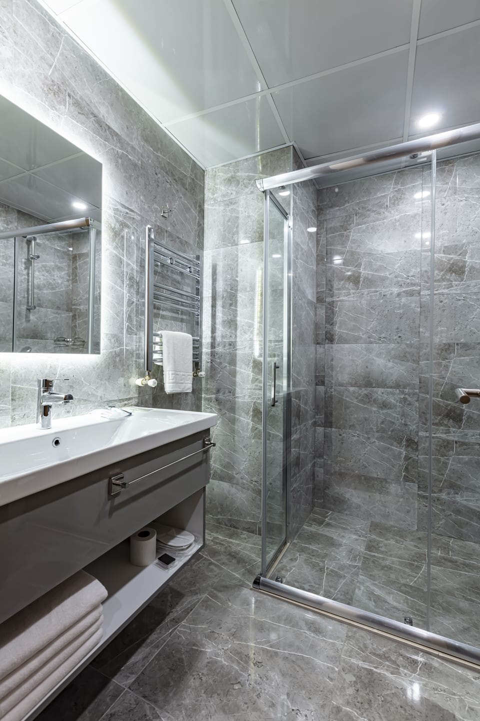 Family Quadruple Room | Bathroom | Shower, rainfall showerhead, designer toiletries, hair dryer