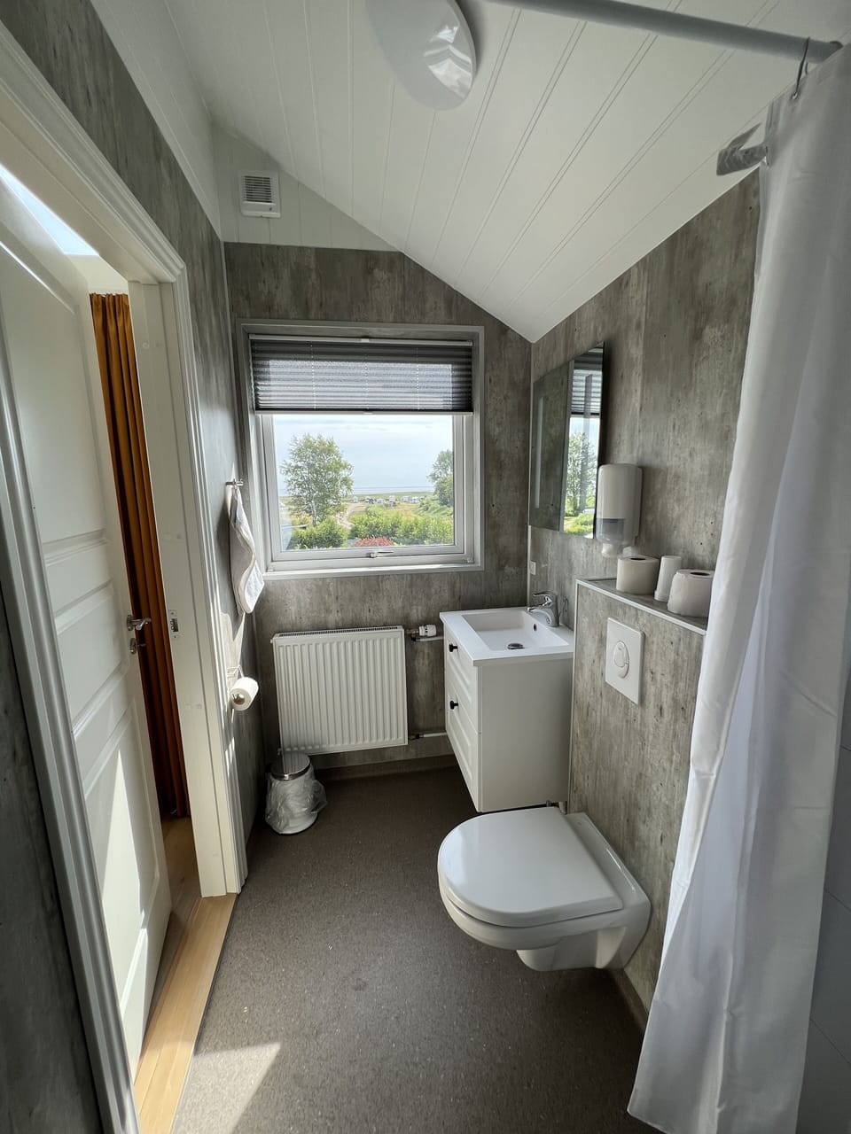 Hotelværelse Vadehav | Bathroom | Shower, hair dryer