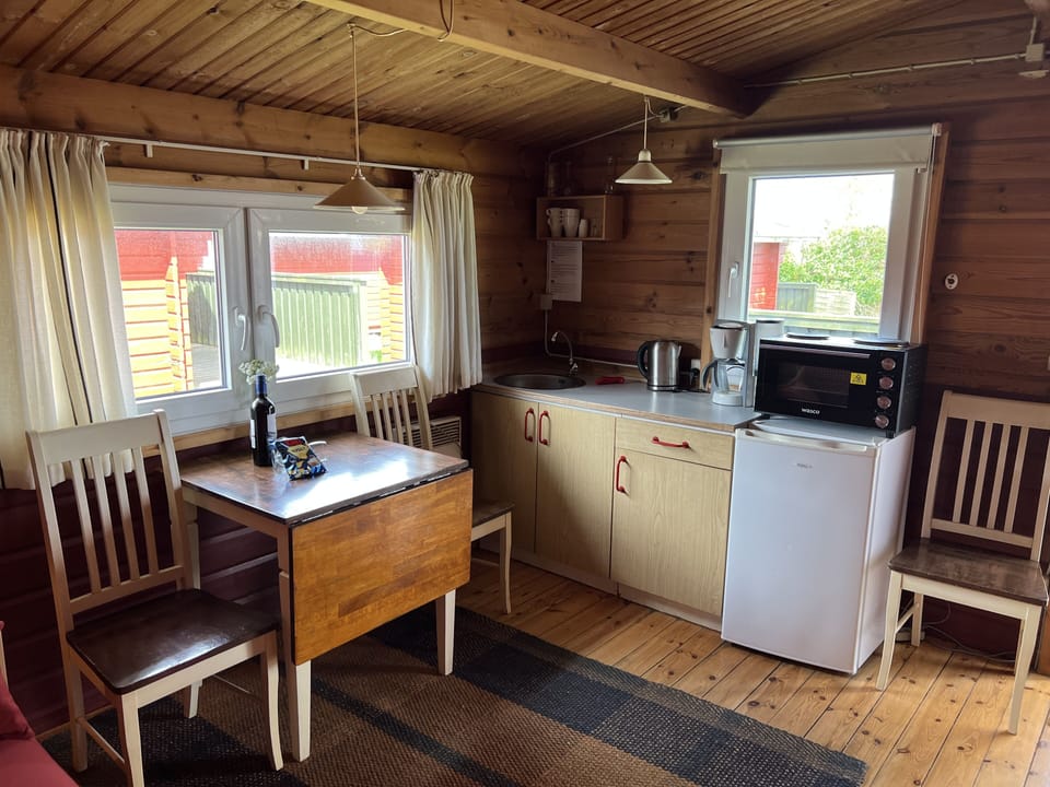 Tiny hus fælles bad | Private kitchen | Fridge, oven, coffee/tea maker