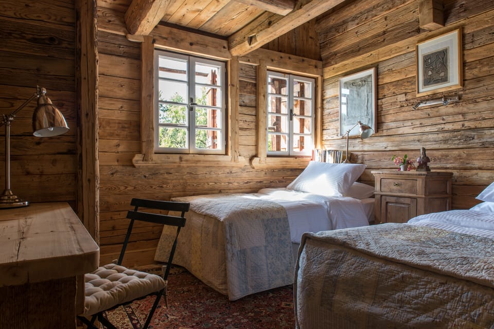 Deluxe Room | In-room safe, individually decorated, individually furnished