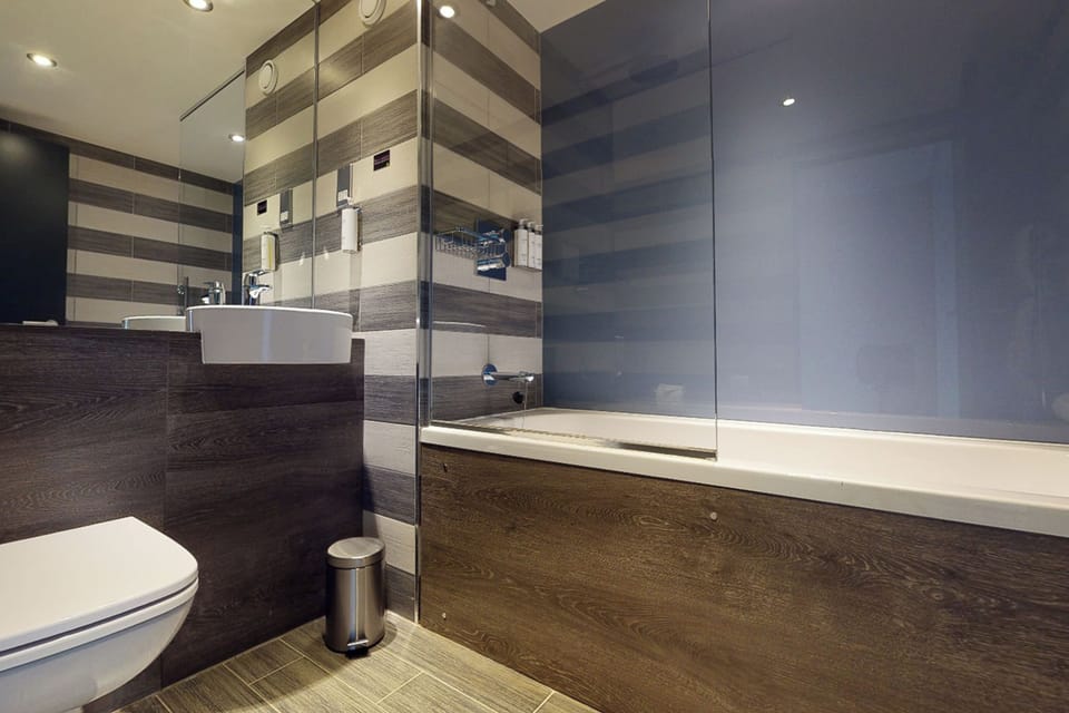 Rainfall showerhead, eco-friendly toiletries, hair dryer, towels