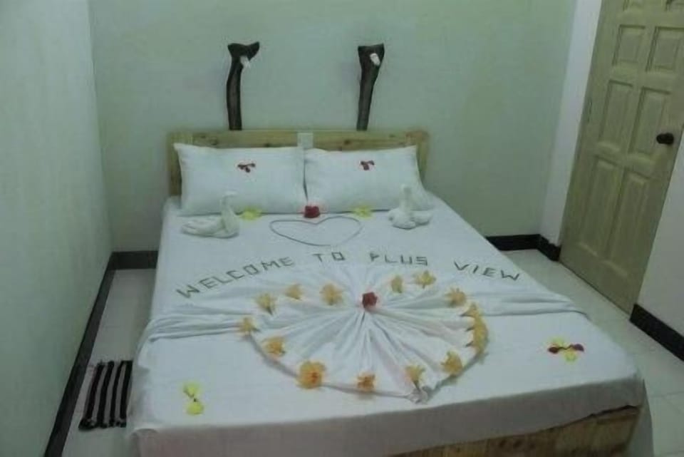 Standard Double Room | Desk, iron/ironing board
