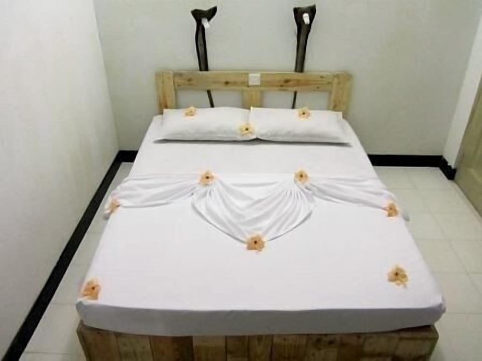 Standard Double Room | Desk, iron/ironing board