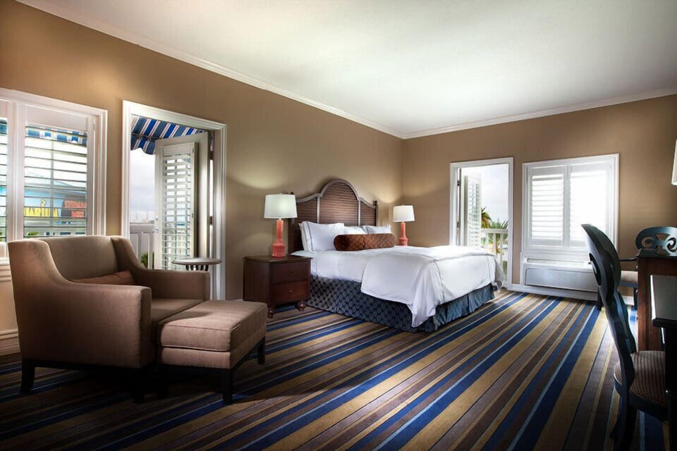 Suite, 1 King Bed (Master Plaza Suites) | In-room safe, individually decorated, individually furnished
