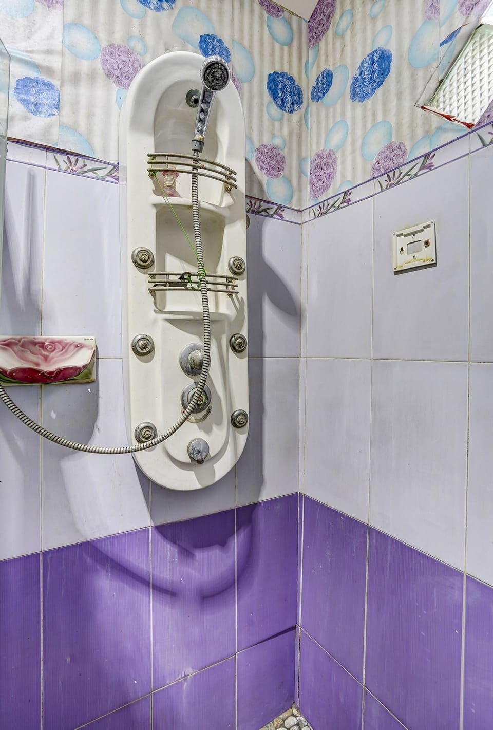 Basic Double Room | Bathroom | Shower, towels, toilet paper