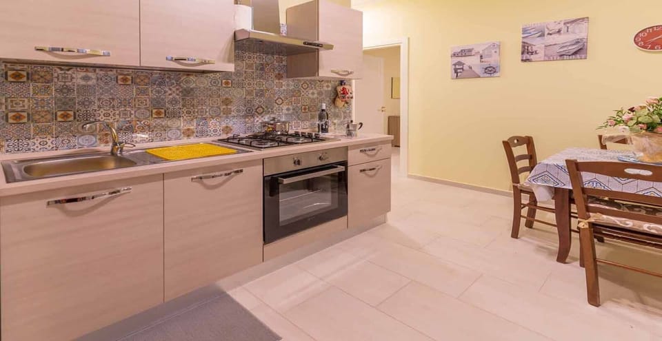 Comfort Room | Private kitchen | Fridge, oven, stovetop, espresso maker