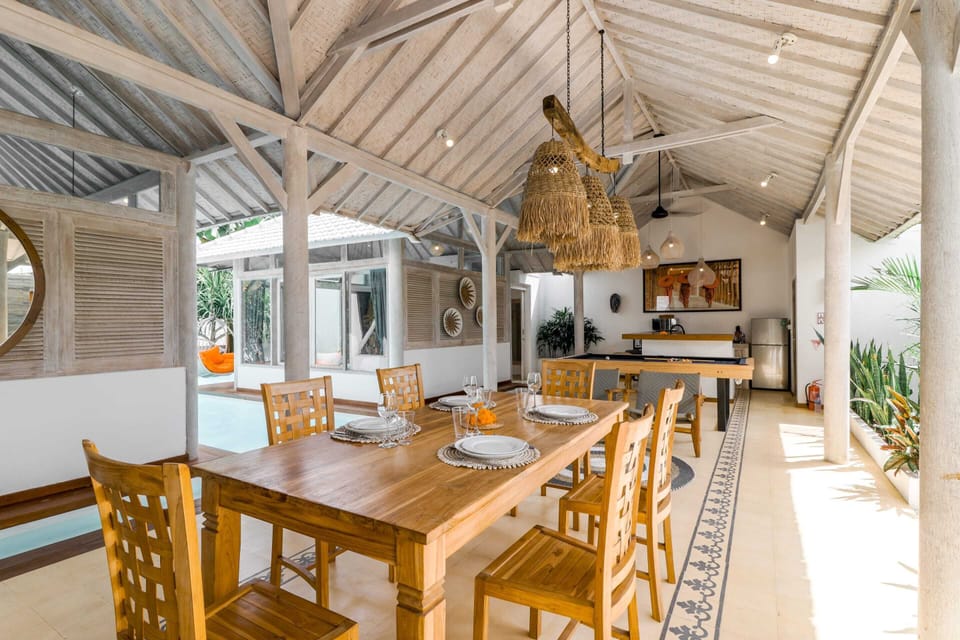 Basic Villa, 2 Queen Beds | Dining