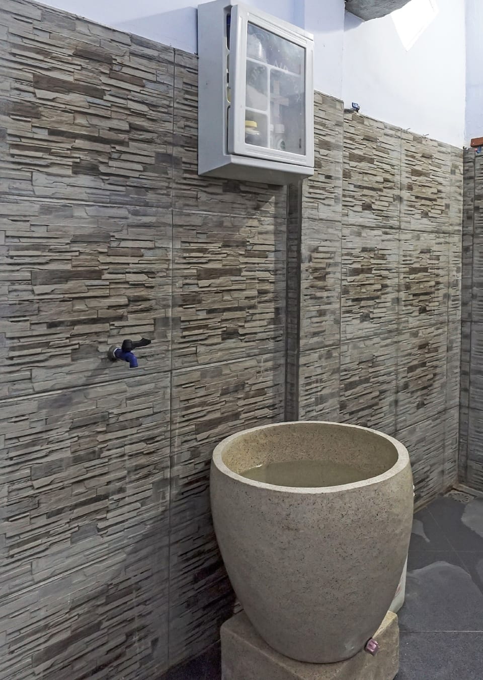 Standard Double Room | Bathroom | Shower, towels, toilet paper