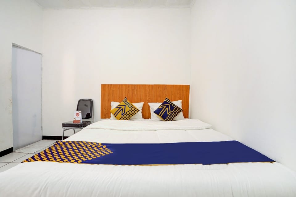 Basic Double Room | Free WiFi, bed sheets