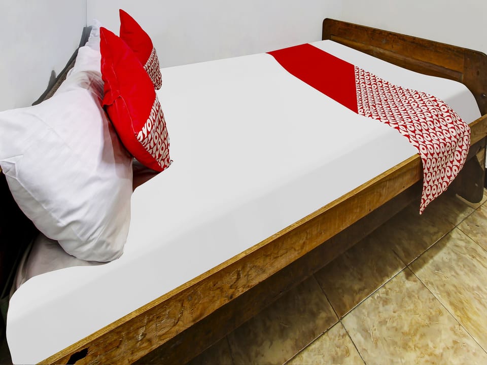 Basic Double Room | Free WiFi, bed sheets