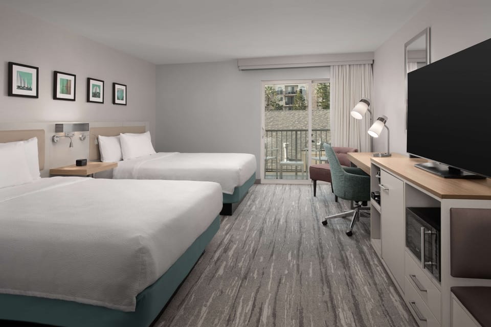 Premium bedding, in-room safe, desk, laptop workspace