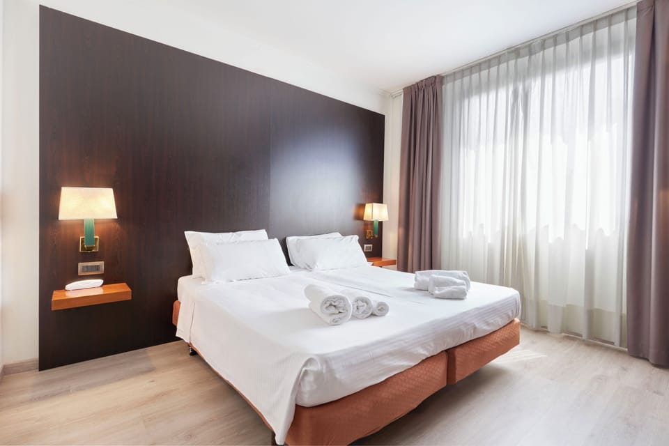 Down comforters, minibar, in-room safe, desk