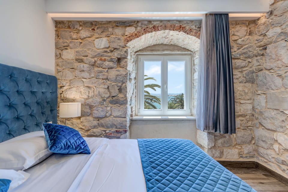 Deluxe Double Room, Sea View | In-room safe, individually decorated, individually furnished, desk