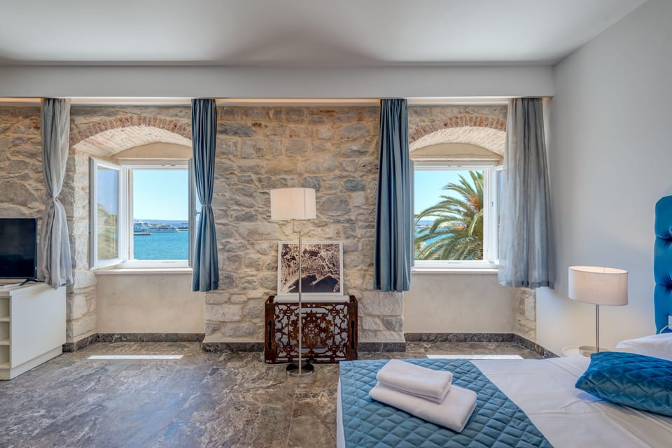 In-room safe, individually decorated, individually furnished, desk