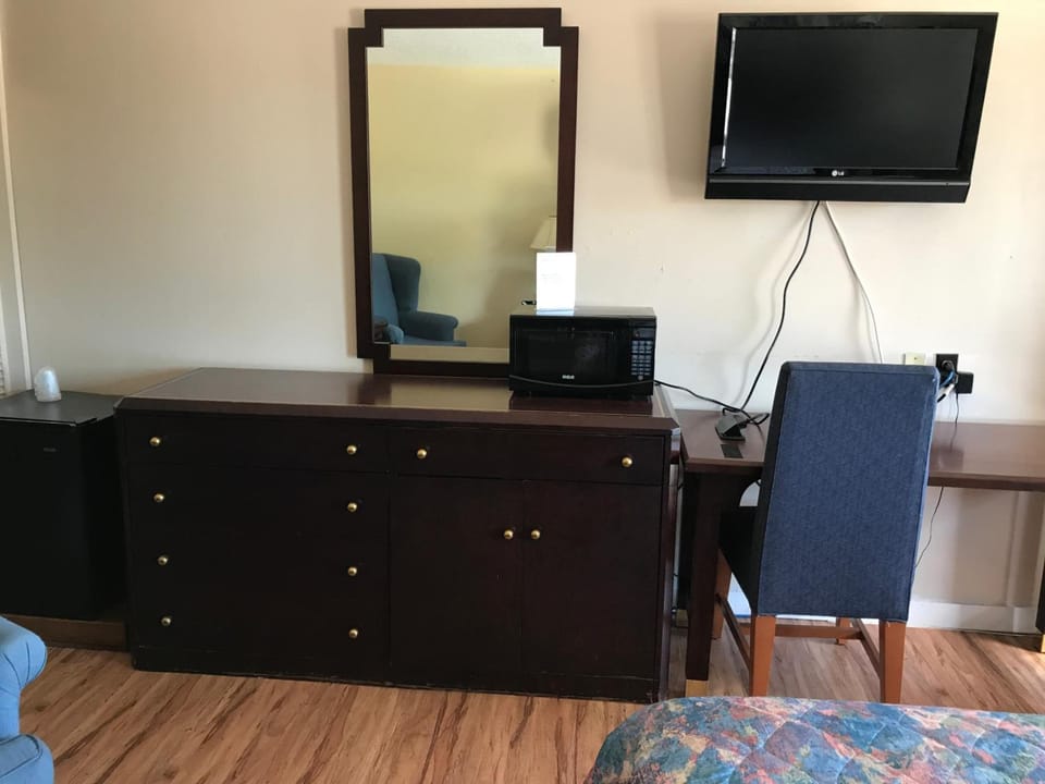 Desk, free WiFi, bed sheets