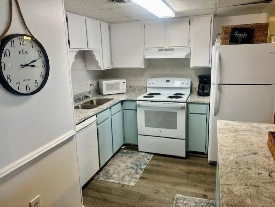 Condo, 2 Bedrooms | Private kitchen | Coffee/tea maker, fridge, oven, toaster