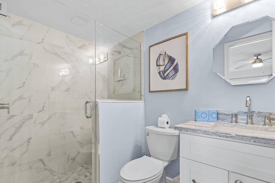 Royal Pelican - New Listing - 4511 Bay Beach Ln 2 Bedroom Condo by RedAwning Apartment in Estero Island