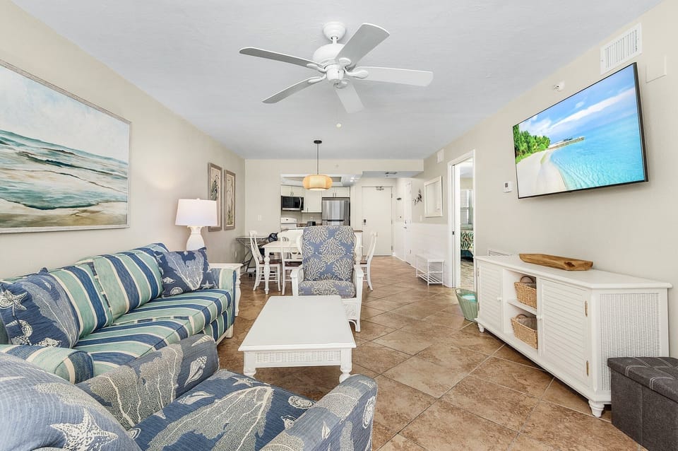 Condo, 2 Bedrooms | Living area