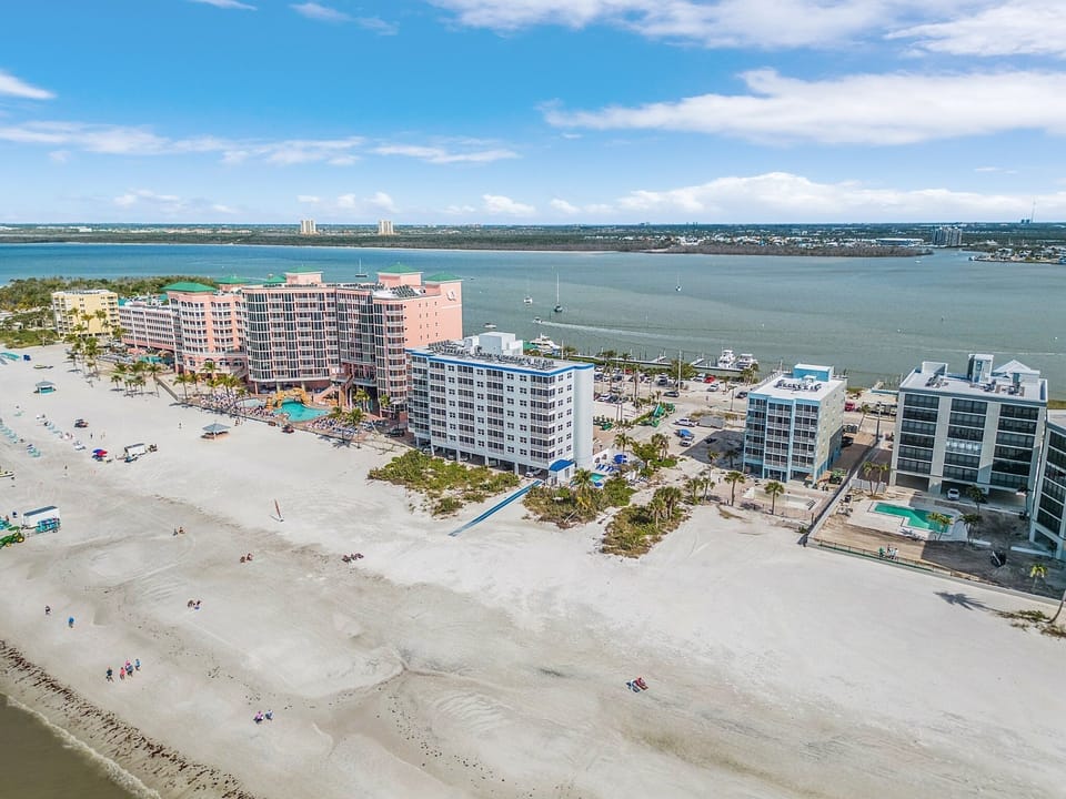~fantastic Gulf Front Condo North Of The Pier~ 2 Bedroom Condo by RedAwning Apartment in Estero Island