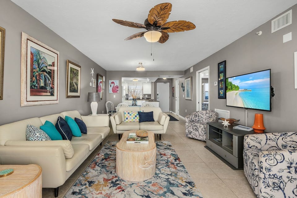 Condo, 2 Bedrooms | Living area