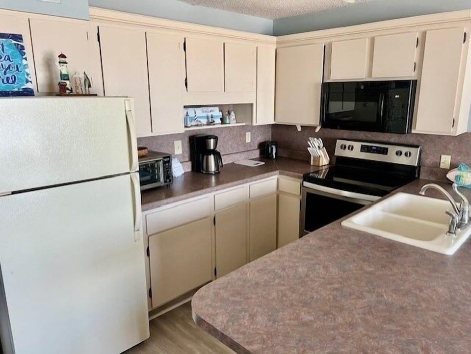 Condo, 2 Bedrooms | Private kitchen | Coffee/tea maker, fridge, oven, toaster