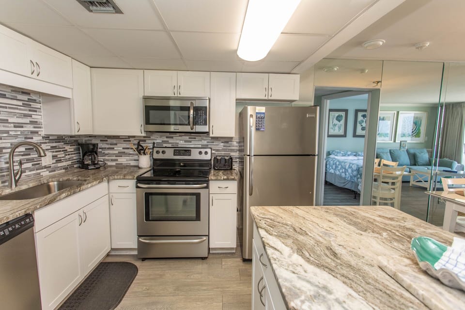 Condo, 3 Bedrooms | Private kitchen | Coffee/tea maker, fridge, oven, toaster