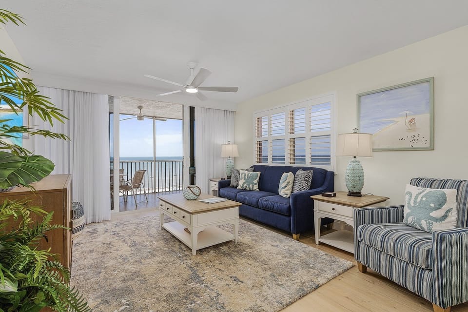 Condo, 2 Bedrooms | Living area