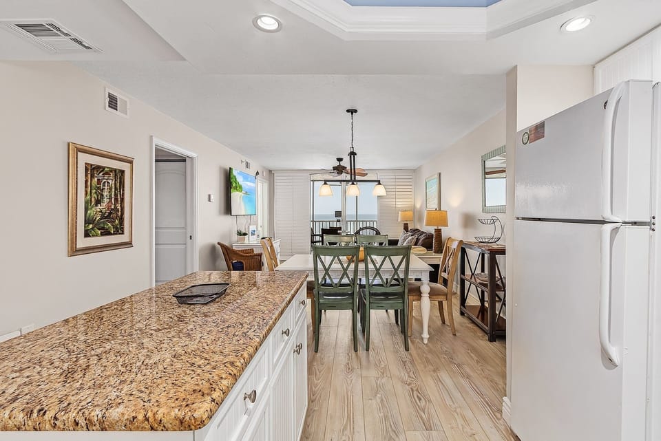 Condo, 2 Bedrooms | Private kitchen | Fridge, oven, coffee/tea maker