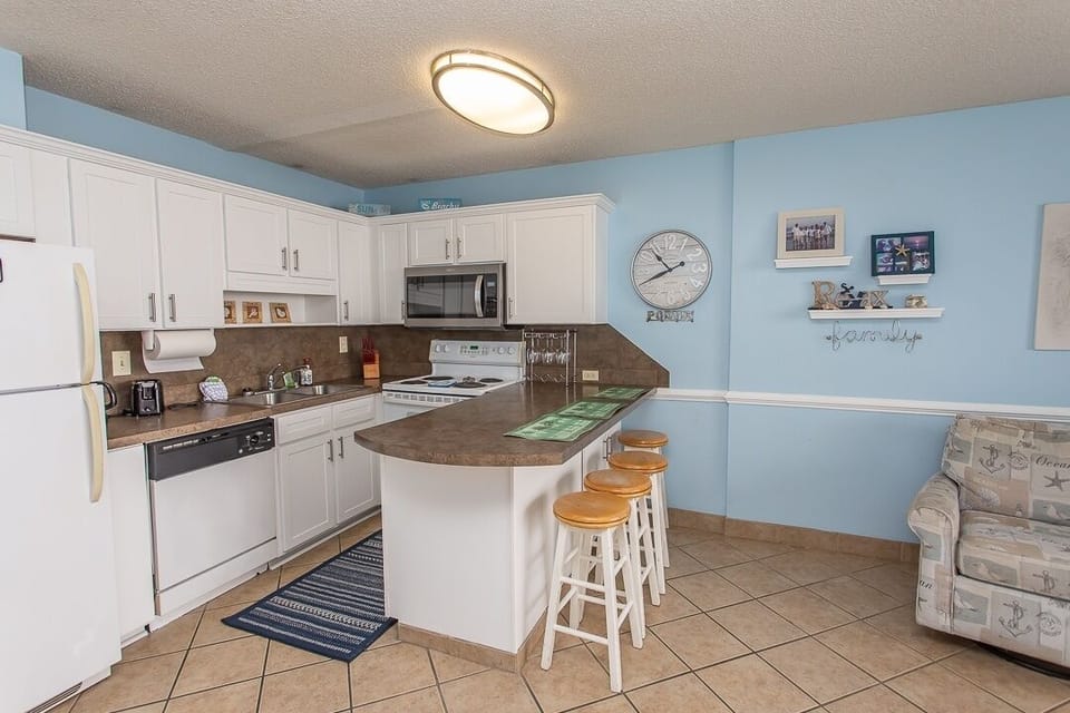 Condo, 2 Bedrooms | Private kitchen | Coffee/tea maker, fridge, oven, toaster
