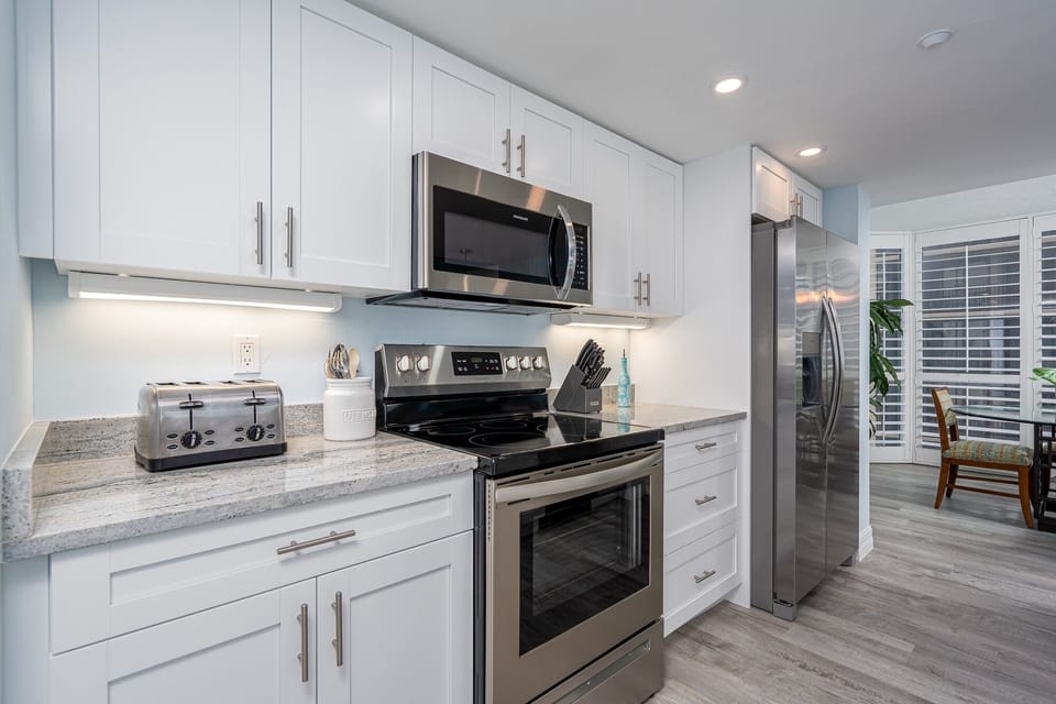 Condo, 3 Bedrooms | Private kitchen | Coffee/tea maker, fridge, oven, toaster