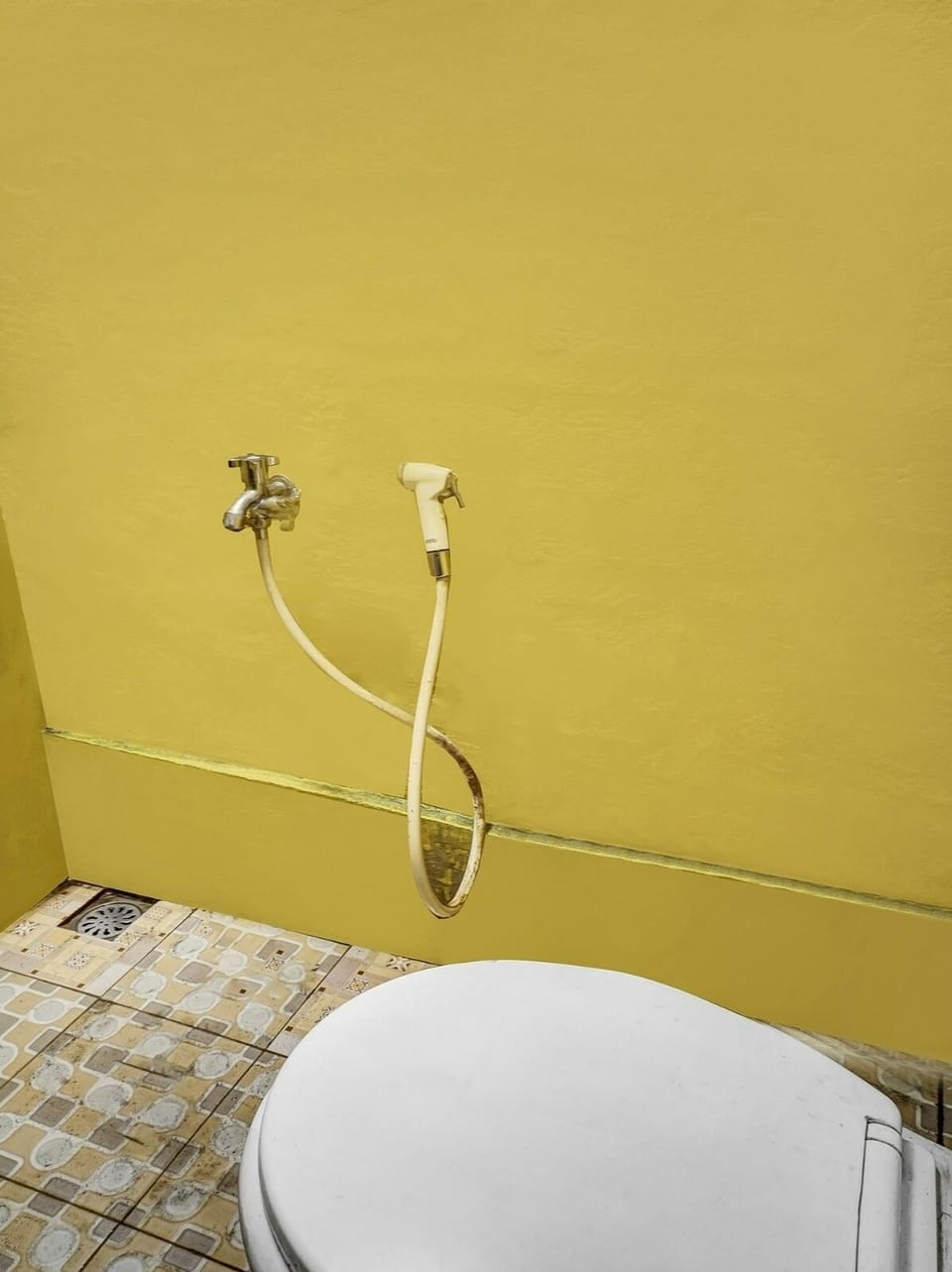Standard Double Room | Bathroom | Shower, rainfall showerhead, toilet paper
