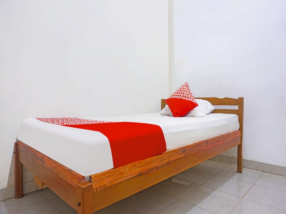 Basic Single Room | WiFi (free), bed sheets