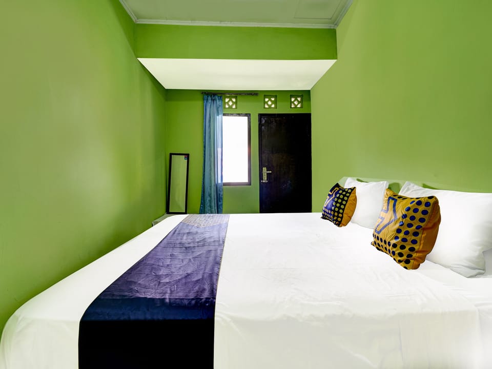 Basic Double Room | Desk, laptop workspace, free WiFi, bed sheets