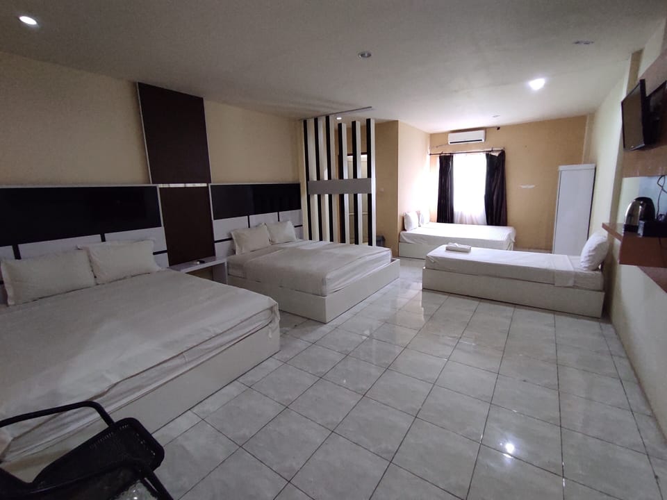 Deluxe Studio | WiFi (free), bed sheets